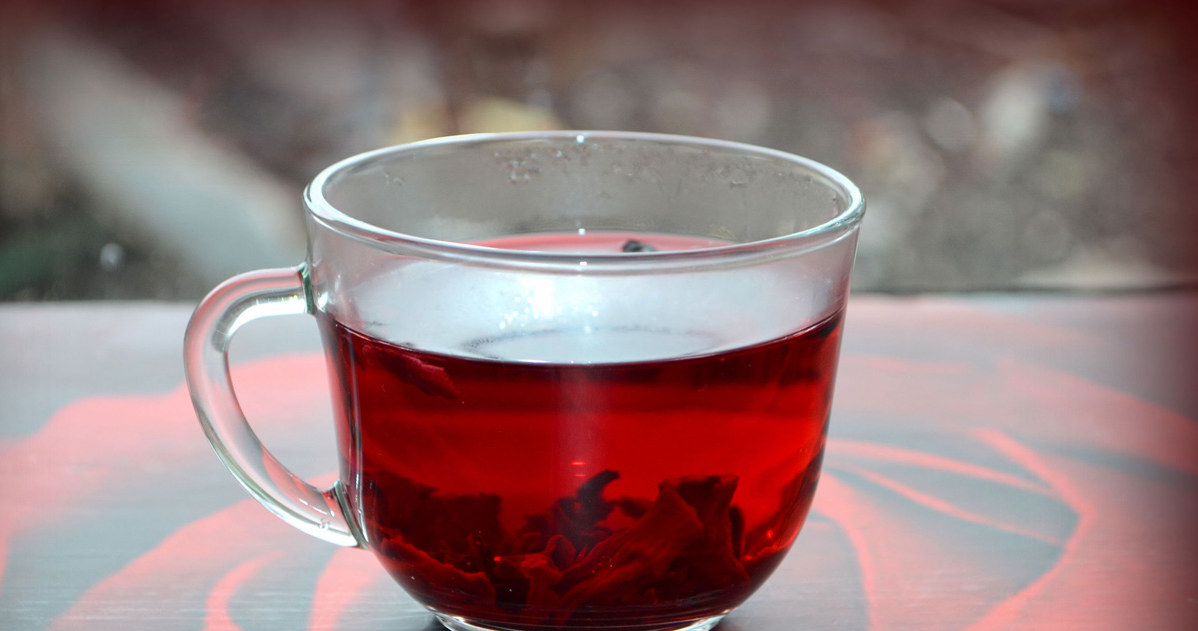 Black tea with vanilla has a strong aroma and delicious taste /yuliya29 /123RF/PICSEL