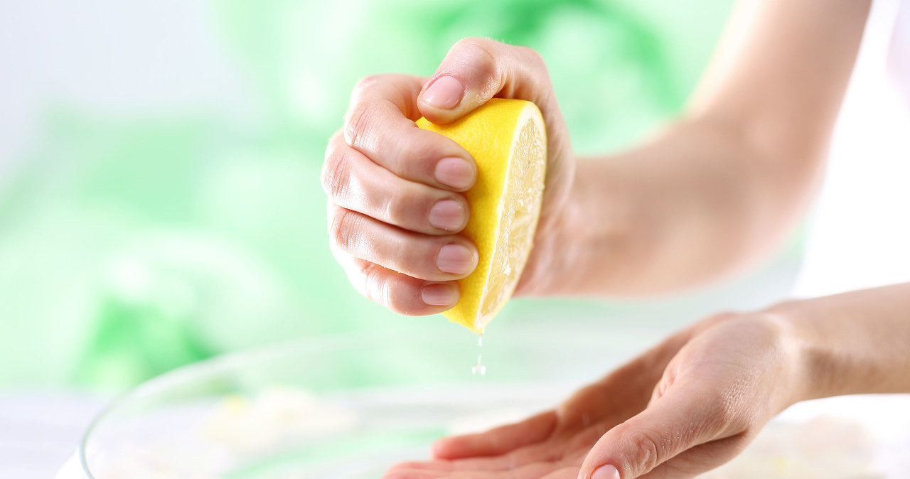 Lemon juice will help us get rid of discolorations and reduce the visibility of wrinkles