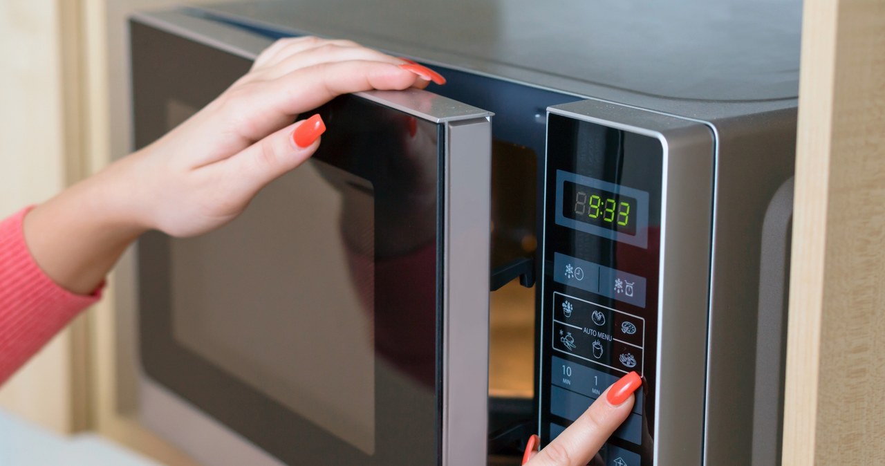 The microwave has many more uses than you might expect. It is worth using its full potential! /123RF/PICSEL