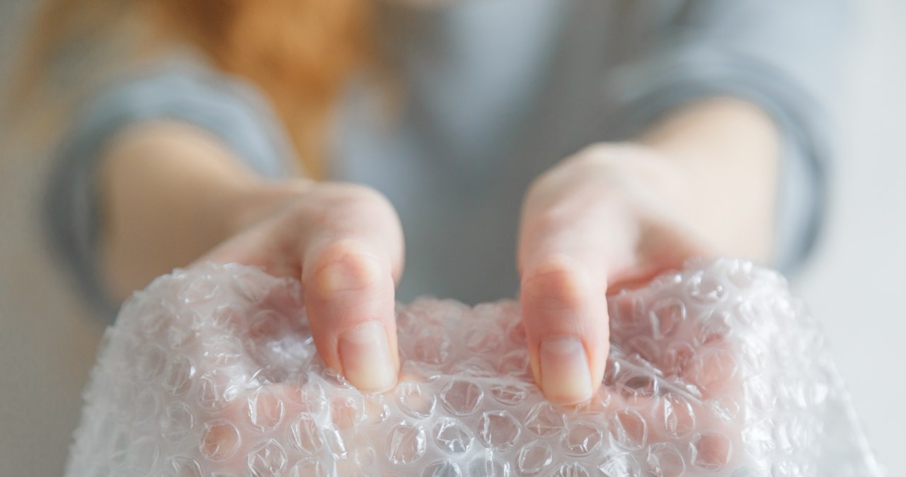 Popping bubble wrap is a good way to relieve stress, but you can also use it in other ways, e.g. to insulate your apartment /123RF/PICSEL