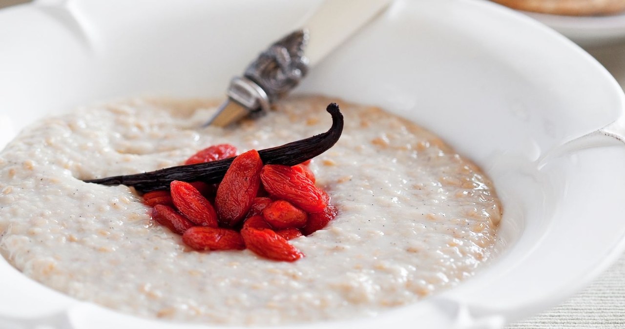 Oatmeal can also be prepared from oat bran /laperla_foto /Canva Pro