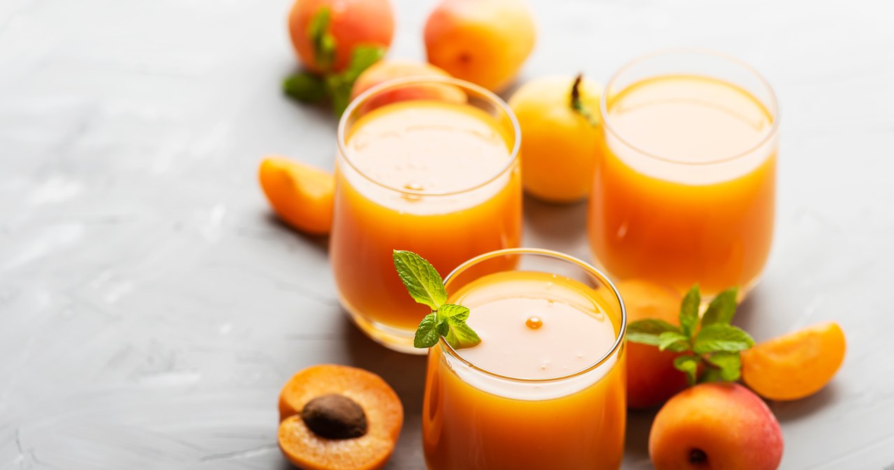 Apricot juice is rich in vitamin A, which delays the aging process. /123RF/Picsel, 123RF/Picsel /Pixel