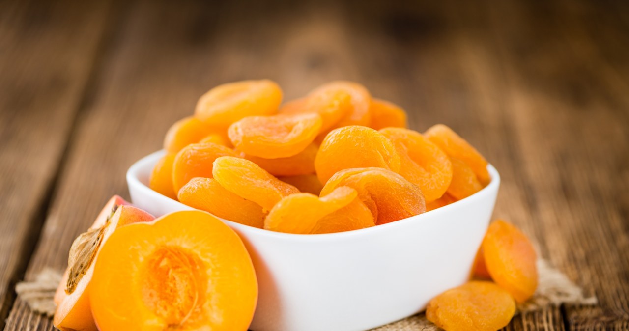 Eating just three dried apricots a day can help regulate your intestines and prevent constipation. /123RF/Picsel, 123RF/Picsel /INTERIA.PL