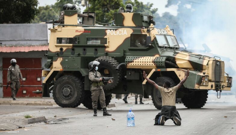 Mozambique police and protester during protests against the results of the October 2024 elections.