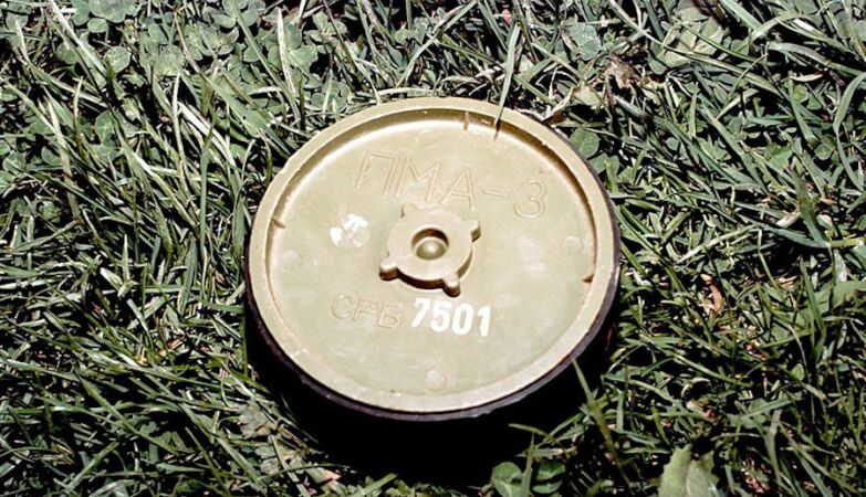 What are the controversial “antipersonnel mines” that the US gave to Ukraine?