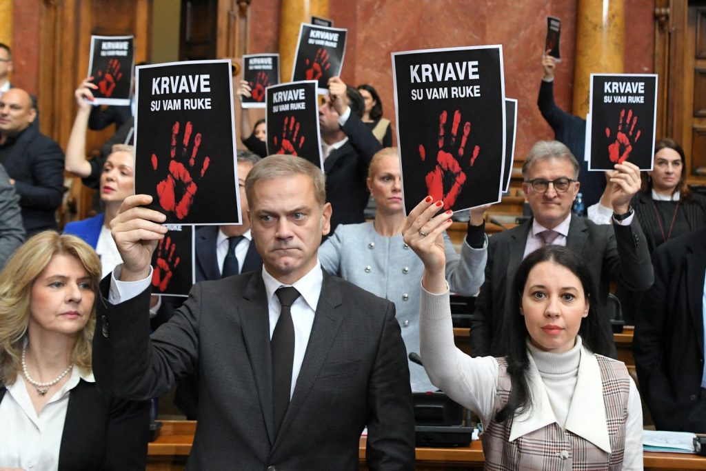 Wild wood in the Serbian Parliament for the accident in Novi Sad