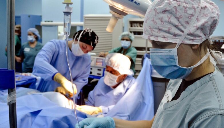 SUS hospitals that do not carry out overdue surgeries will have to pay privately