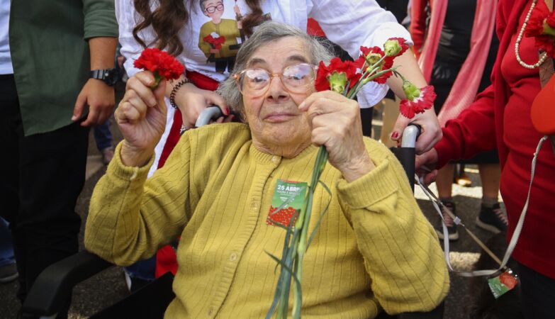 Celeste Caeiro has died. The woman who made the 25th of April the Carnation Revolution