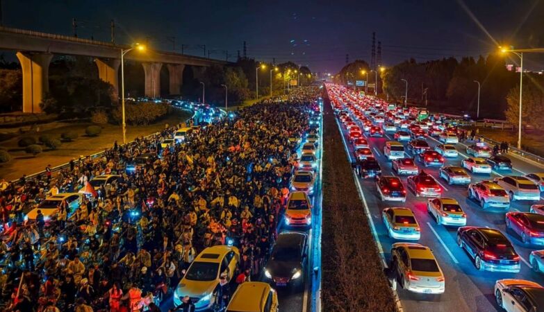 Thousands of young people rode bicycles at night in China. The government didn't like the joke