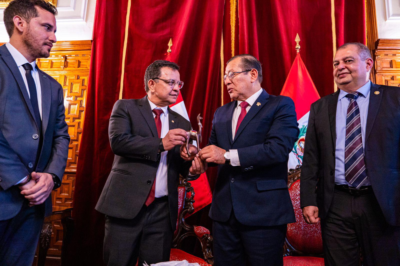 Gonzaga discusses advances in integration between Acre and Peru with the president of the Peruvian Congress