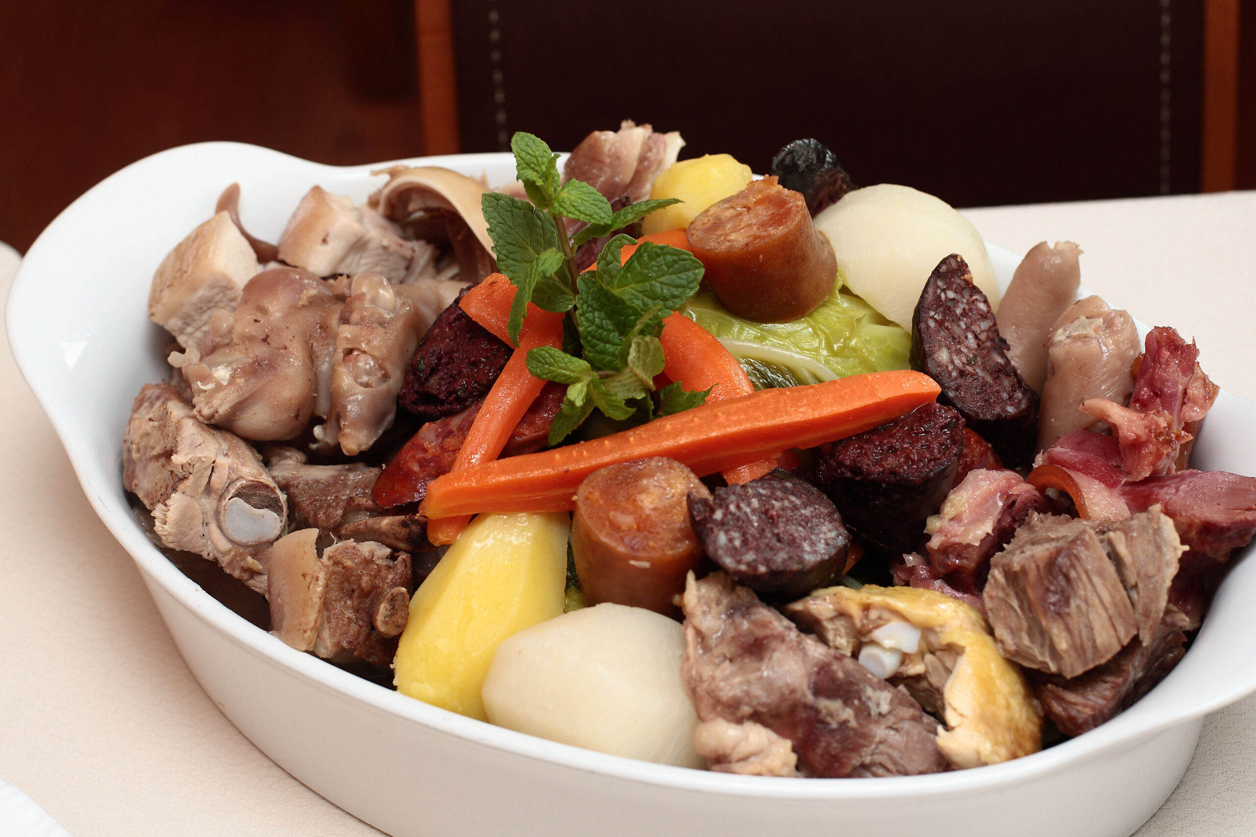 Portuguese stew: a traditional dish that is the flag of Portugal!