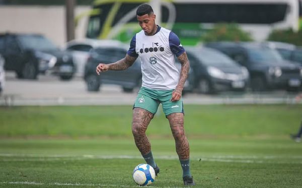 Alef Manga in Coritiba training