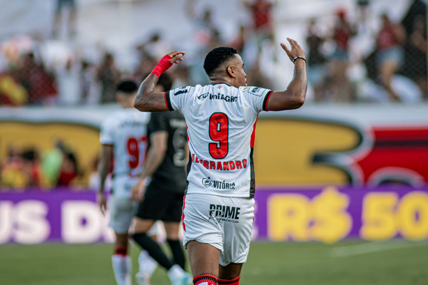 Alerrandro scored 16 goals for Vitória this season, 10 of which for the Brasileirão