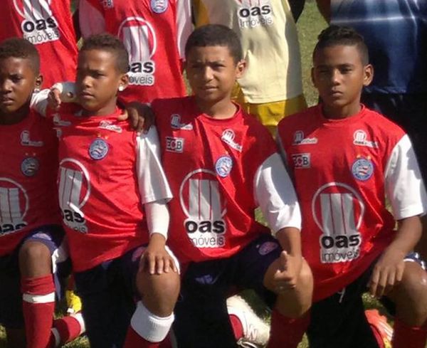 André (center) took his first steps in football at Bahia's youth team, but became a professional at Fluminense