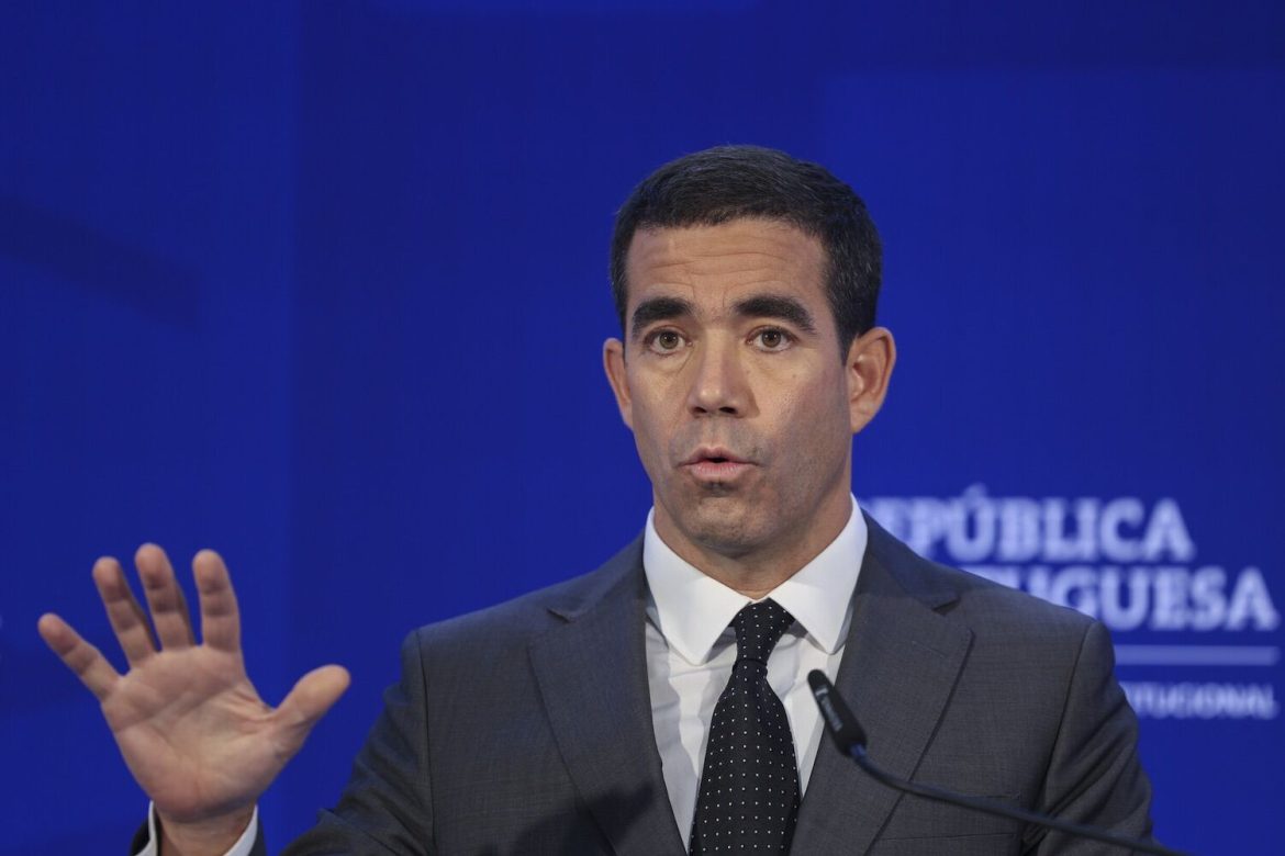 Government will change the right to strike, holidays and public service leave
