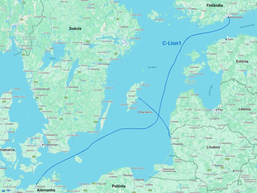 Map of the Baltic Sea with two cut submarine cables.