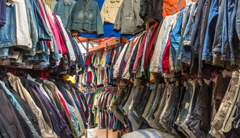 Second-hand clothes are cheap, but they are expensive for your health: they are full of germs