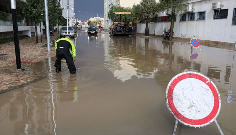 Flooding in downtown Olhão after the heavy rains that fell in the Algarve.