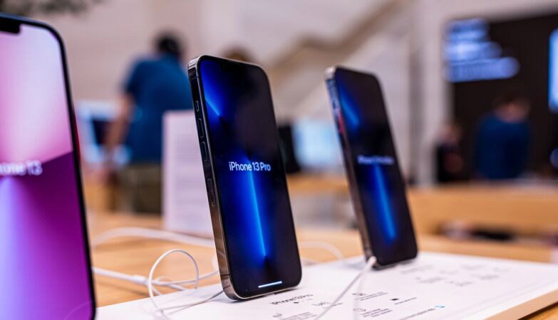 Trump tariffs on Chinese products could make iPhones more expensive by almost 300 euros