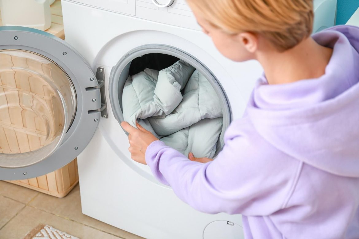 Just 3 drops added to the washing machine will make the jackets clean, fragrant and soft. No more compact and musty down. How to wash jackets
