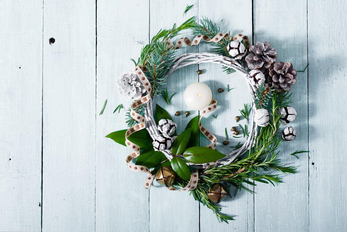 Shabby Christmas wreath with twigs and snowy pine cones.