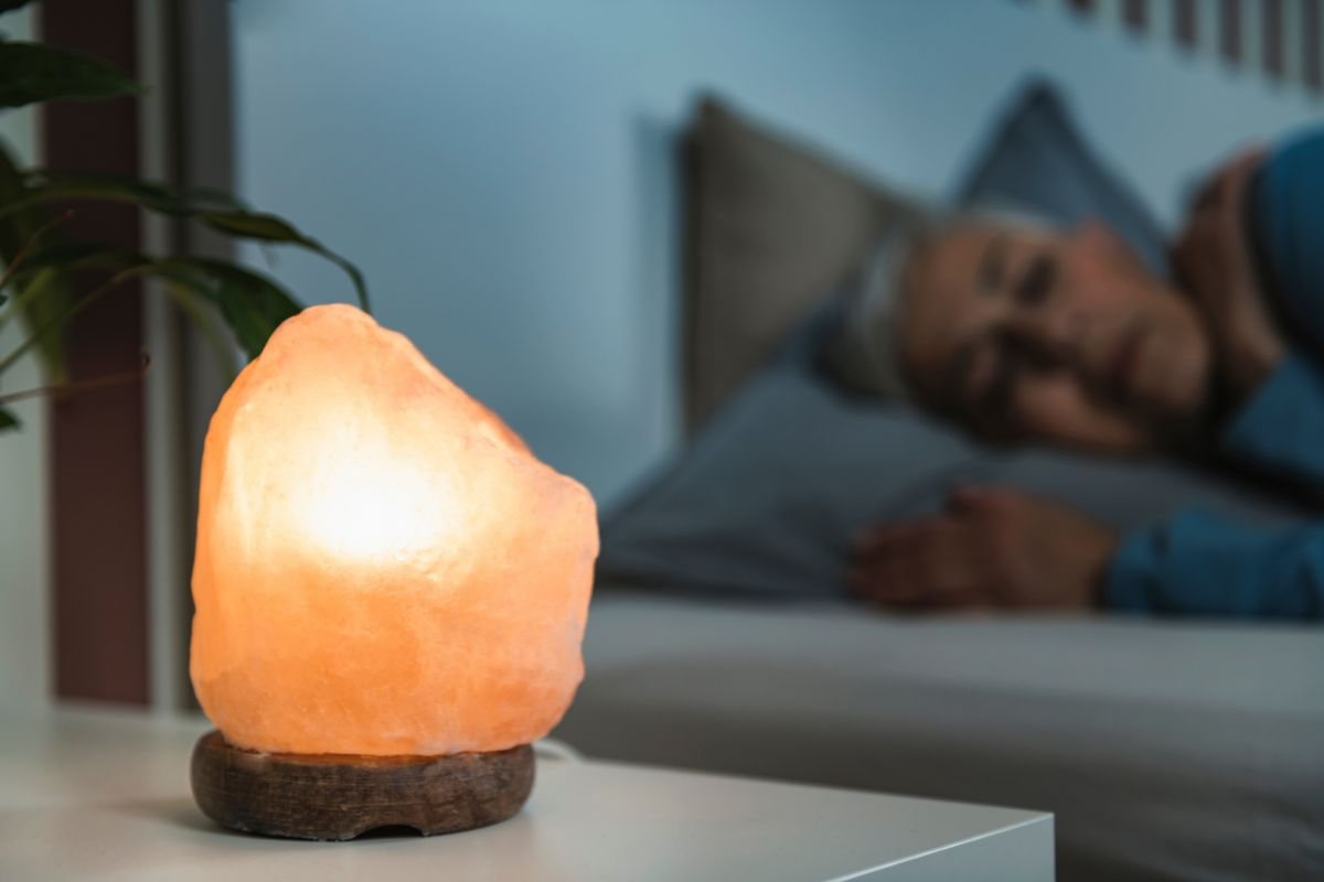 salt lamp as a dehumidifier