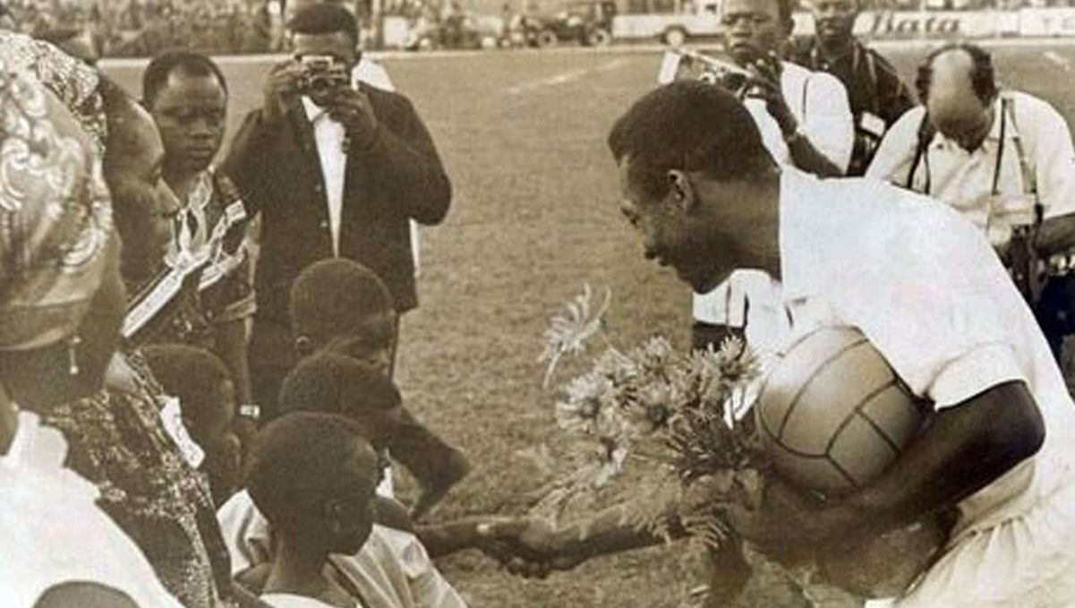 Pelé being honored in Congo