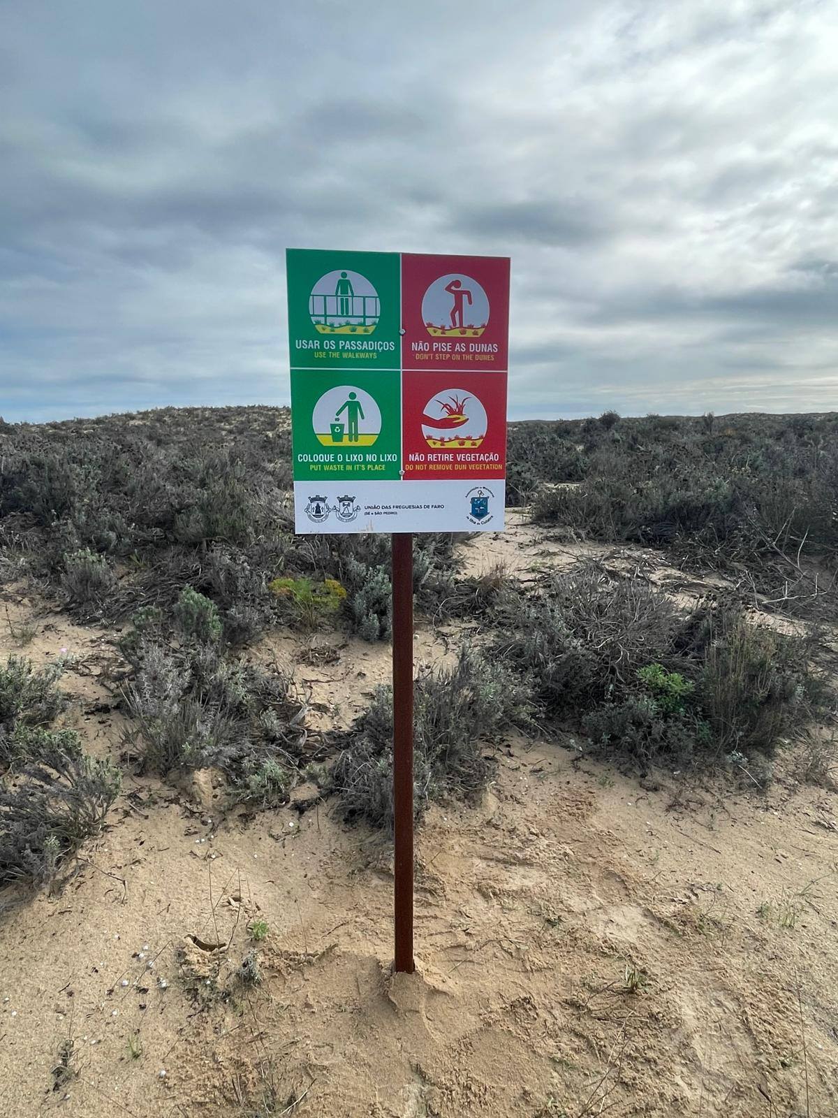 Signs on the islands of Culatra and Ilha Deserta raise awareness of the preservation of dunes