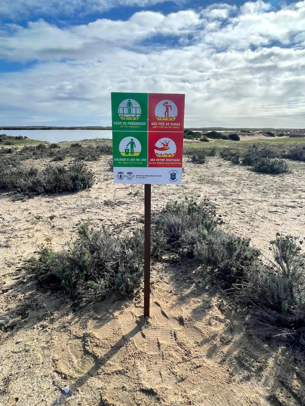 Signs on the islands of Culatra and Ilha Deserta raise awareness of the preservation of dunes