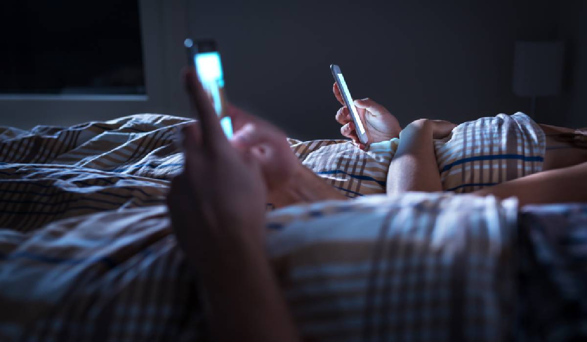 What not to do if you wake up at night? Why Avoid Your Phone and Other Tips for a Restful Sleep