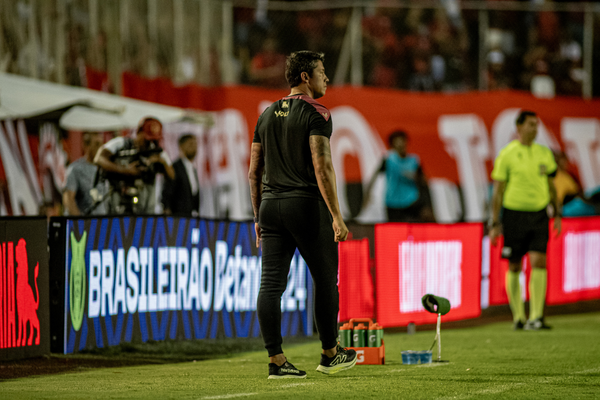 Thiago Carpini against Corinthians