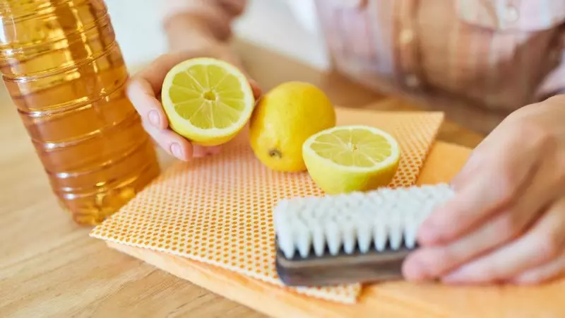 Save the lemon peels, add vinegar and see a 'miracle' in your home