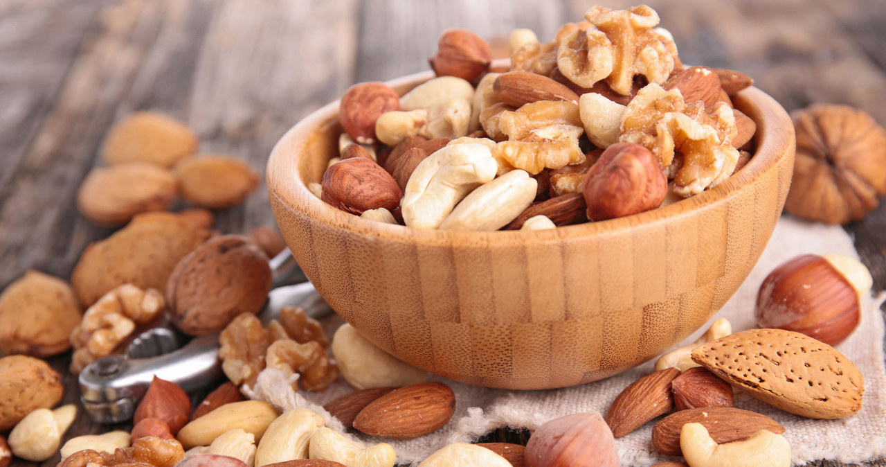 A handful of nuts a day can help reduce the risk of dementia by up to 16%. /123RF/PICSEL
