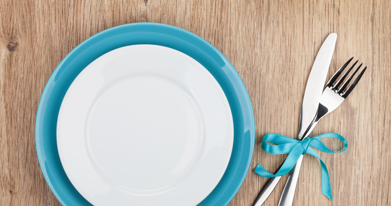 Blue plates and accessories can be an interesting design complement to a kitchen in the same color. /123RF/PICSEL