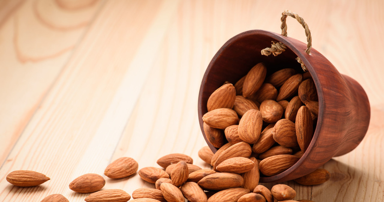 Almonds are high in calories and the same is true for almond butter. It is worth being careful with its quantity. /123RF/PICSEL