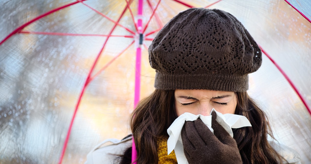 We can relieve cough during a cold with home remedies, including linseed gruel or thyme infusion. /123RF/PICSEL