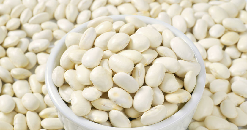 Baking soda is helpful when preparing dishes with beans. Its addition will reduce the risk of flatulence after eating this plant. /123RF/PICSEL