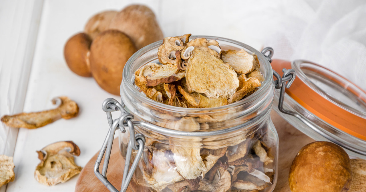 It is best to soak dried mushrooms in boiled, cooled water. You can also use lukewarm milk for this. /123RF/PICSEL