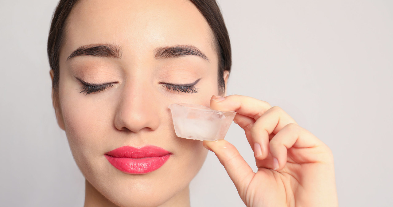 Massage with ice cubes can rejuvenate the skin, but instead of uncomfortable cubes, it is better to buy a special massager. My wife will certainly be happy. /123RF/PICSEL