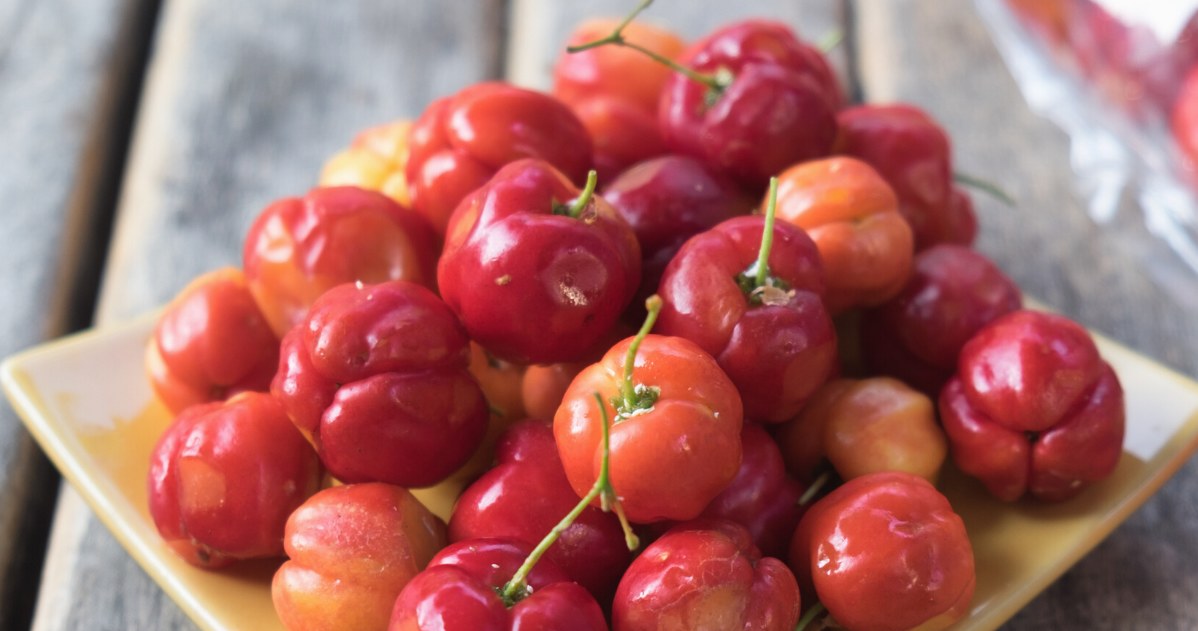 Acerola fruit can be consumed only for 2-3 days after picking, so it is most often available in the form of juice, lozenges or powder. /123RF/PICSEL