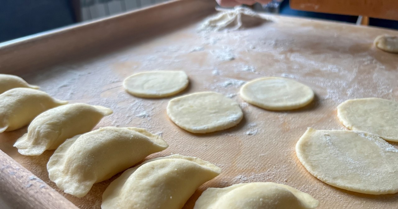 The dough for dumplings should be soft and elastic /rparys