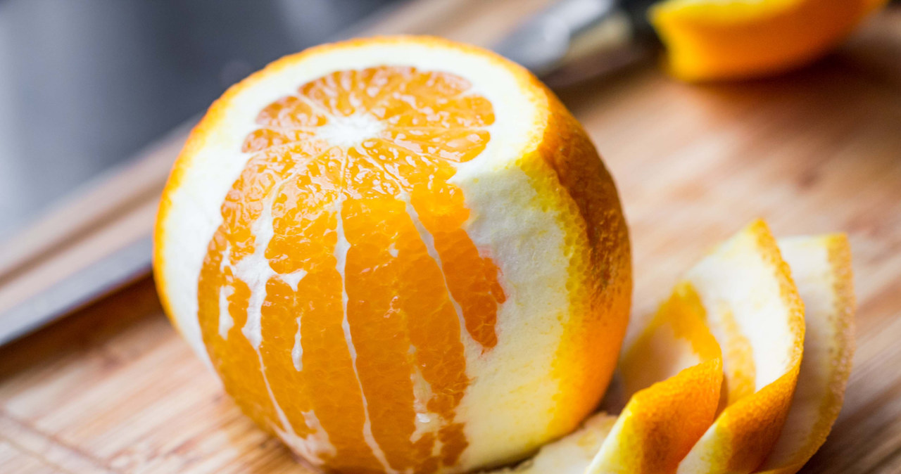 White orange peel contains many valuable nutrients /PLUS Stock Photo /123RF/PICSEL