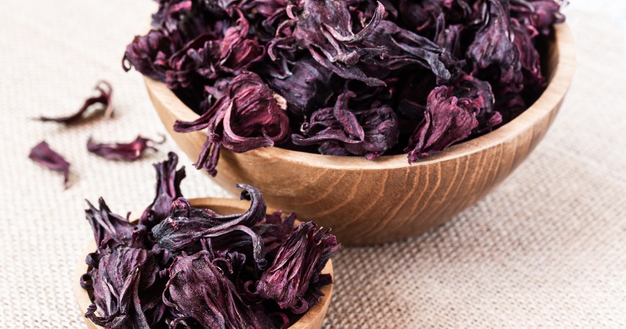 We make karkades from dried hibiscus flowers, which we can buy in a pharmacy, herbal shop or even in a supermarket. /123RF/Picsel, 123RF/Picsel /Pixel