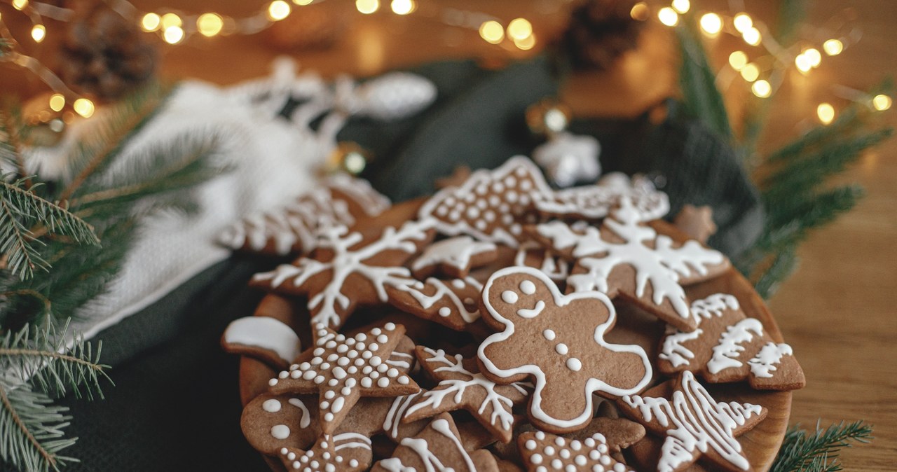 Gingerbreads covered with icing are a wonderful decoration for the Christmas table. /123RF/Picsel, 123RF/Picsel