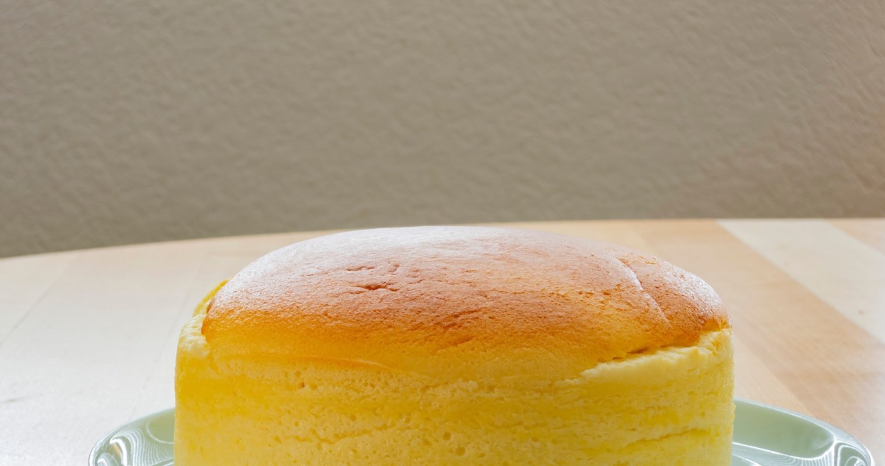 Cheesecake Cloud looks very appetizing. Perfectly goes with a cup of coffee or tea /kitleong /123RF/PICSEL
