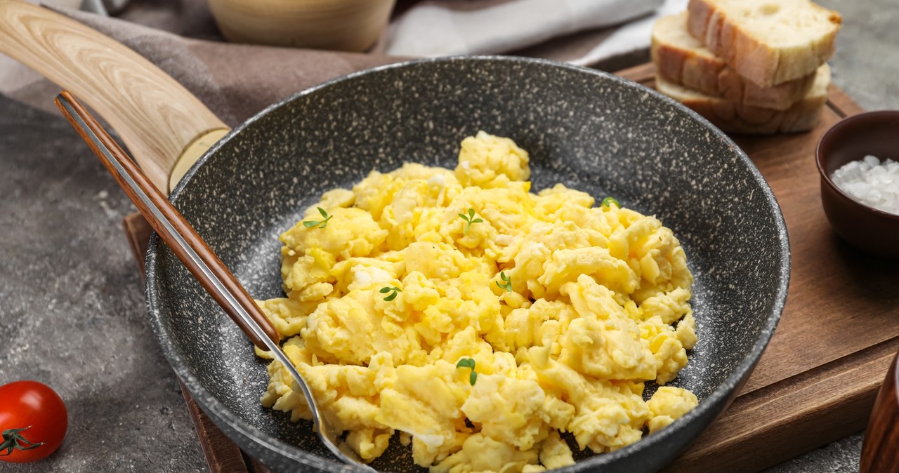 You've never eaten scrambled eggs like this before. This is the French people's favorite breakfast