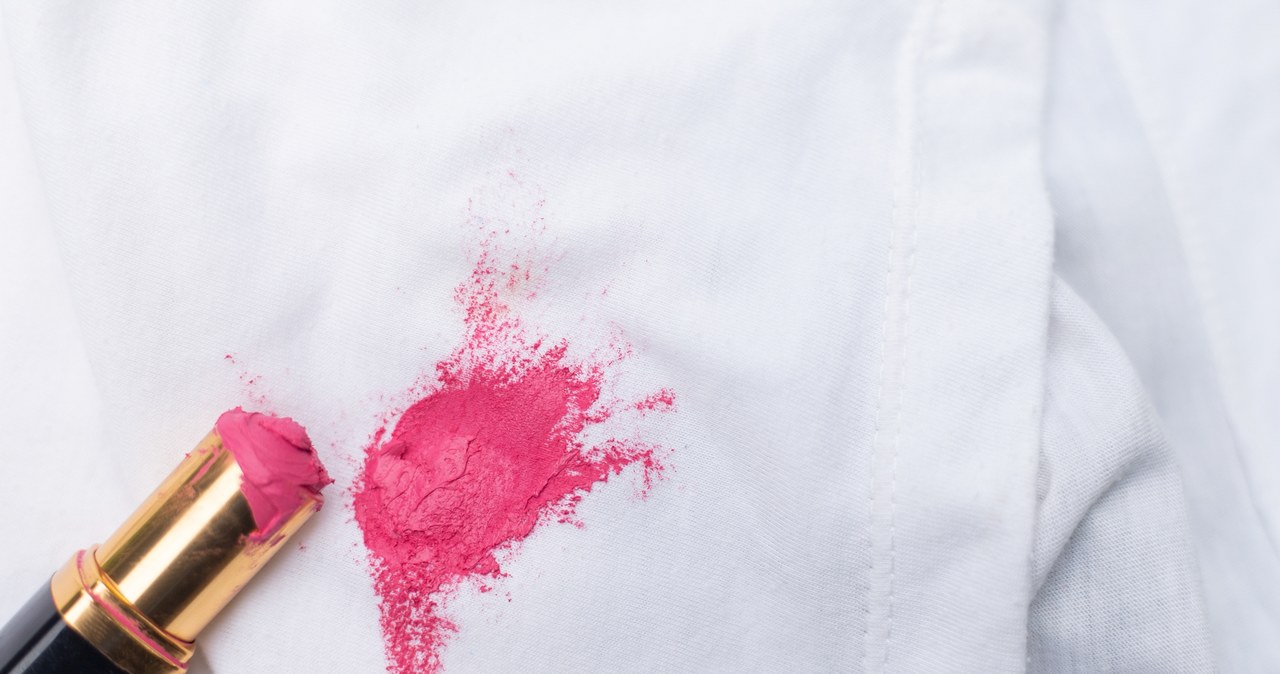 Remove from the fridge and soak the clothes. This is how you remove lipstick stains