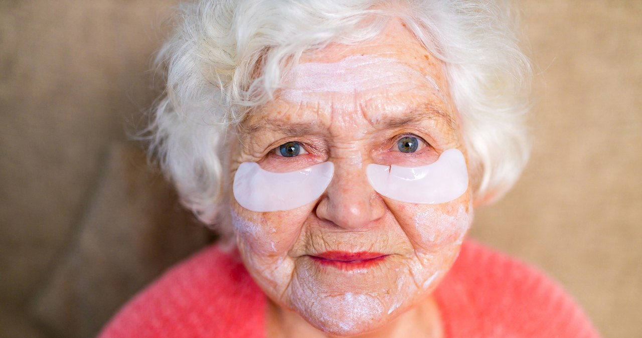 It irons out wrinkles from the skin, like an iron. It works 65 times better than vitamin C