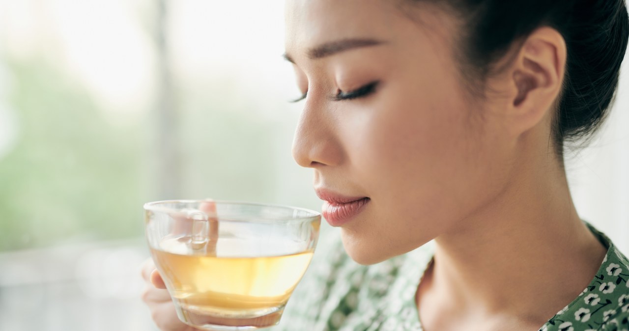 It facilitates digestion, removes toxins and strengthens immunity. This 3-ingredient drink is gold