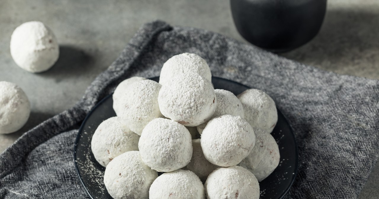 Candies with the healthiest fruit in the world are a Christmas hit. The power of vitamins enclosed in a white cloud